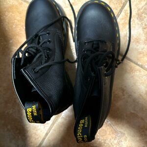DR. MARTENS BOOT Size 7 Brand New Never worn! Style Never Goes Away Timeless!